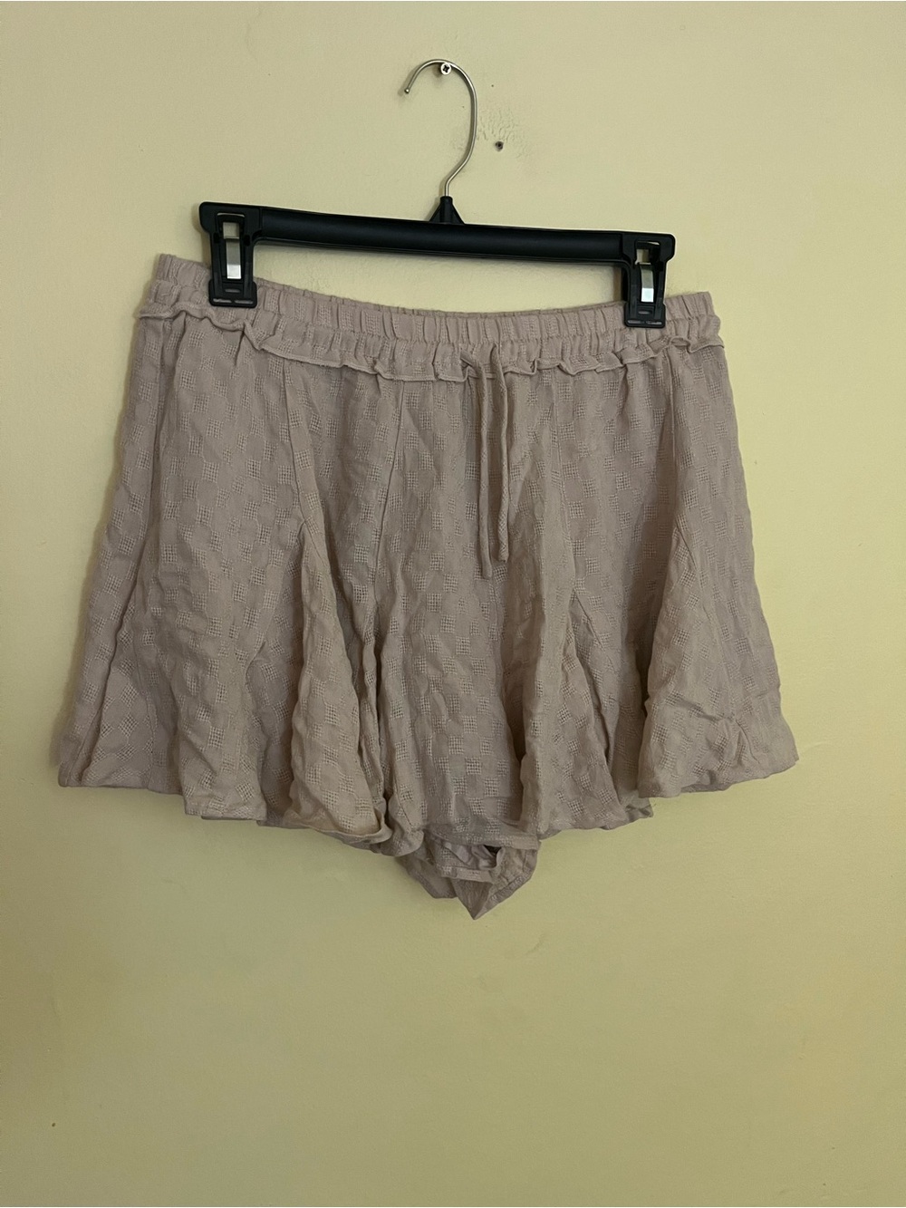Stolen Hearts Light Taupe Women's Ruffled Drawstring Shorts Medium